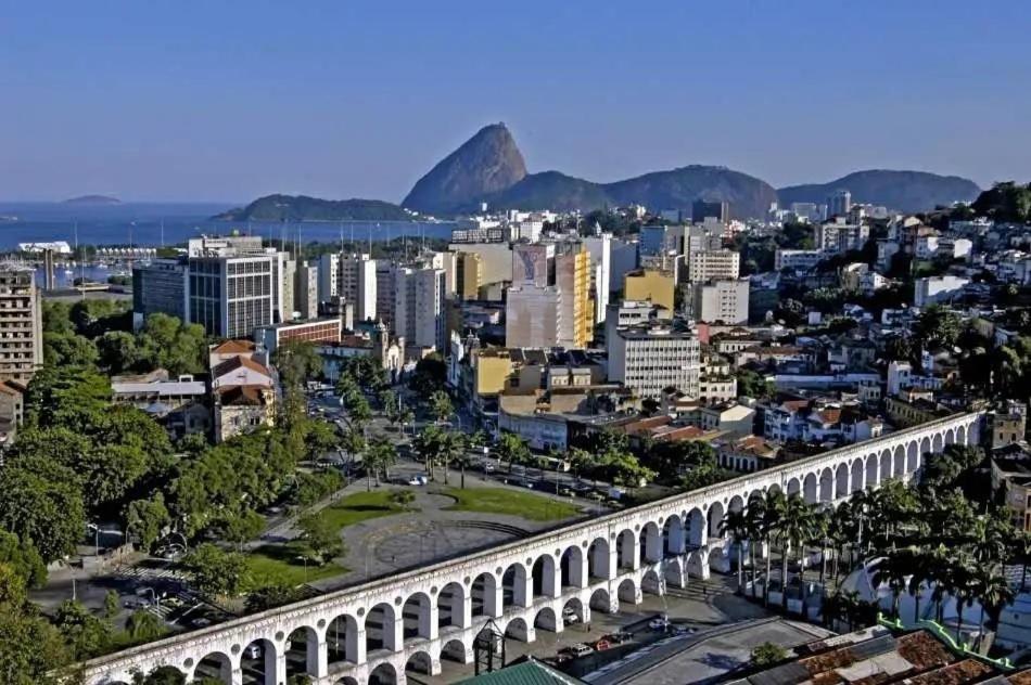 widok na miasto z mostem na pierwszym planie w obiekcie Gomes Freire w mieście Rio de Janeiro