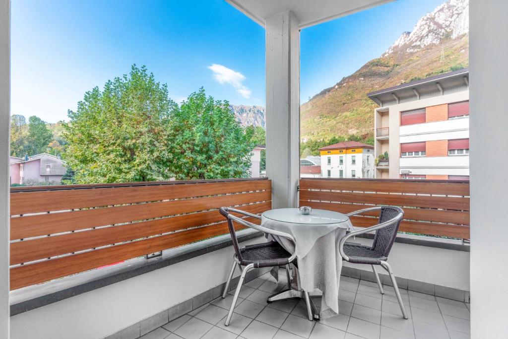 Nespecifikovaný výhled na hory nebo výhled na hory při pohledu z hotelu