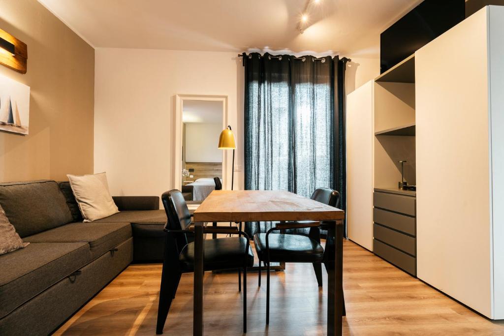 Гостиная зона в Mistral Apartments