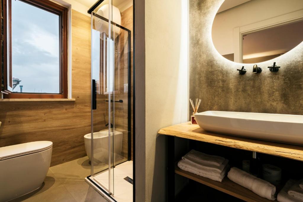 Ванная комната в Mistral Apartments
