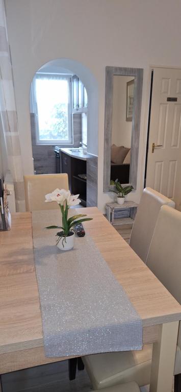 Amira apartman 3300 Eger, Maklári út 8. kép - 1