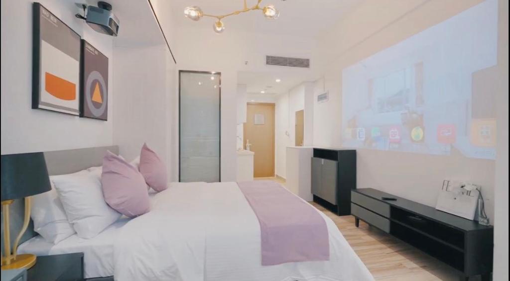 Postel nebo postele na pokoji v ubytování Golden Central Hotel Serviced Residence-Xin Hao E Du金中环服务公寓新浩e都店