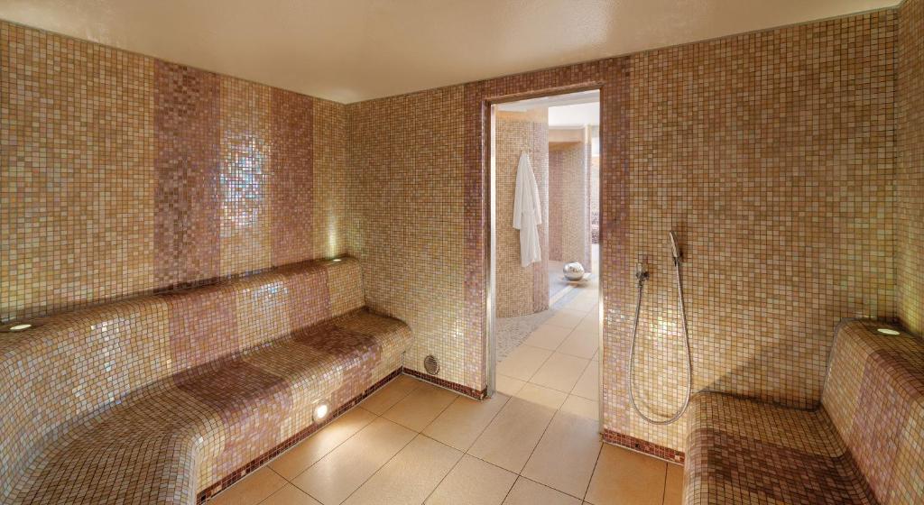 Postel nebo postele na pokoji v ubytování Nells Park Hotel