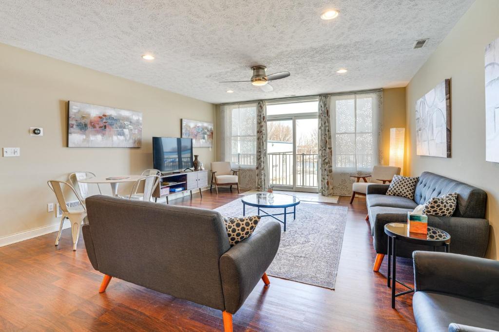 Photo inspiration: Visual Reference: Downtown St Joseph Condo With Balcony And Harbor View Saint