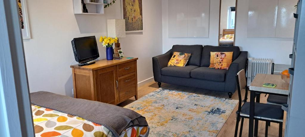 Modern studio apartment with outstanding views, sleeps 2