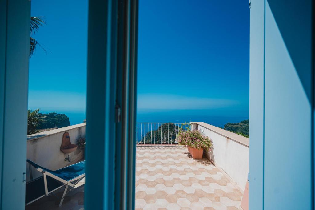 A general sea view or a sea view taken from A villát