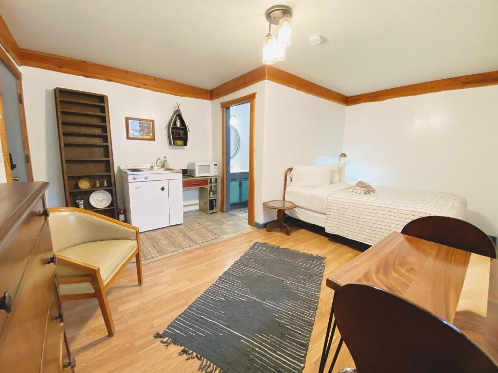 a bedroom with a bed and a table and chairs at Flathead Lake Resort in Bigfork