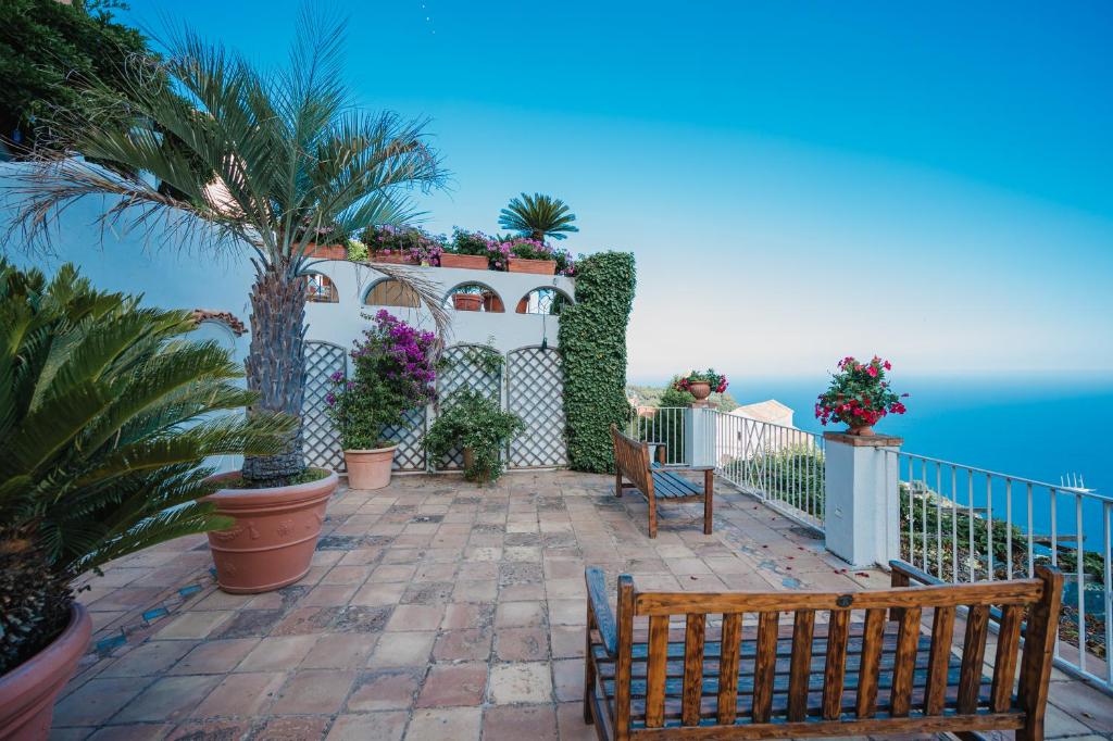 A general sea view or a sea view taken from A villát