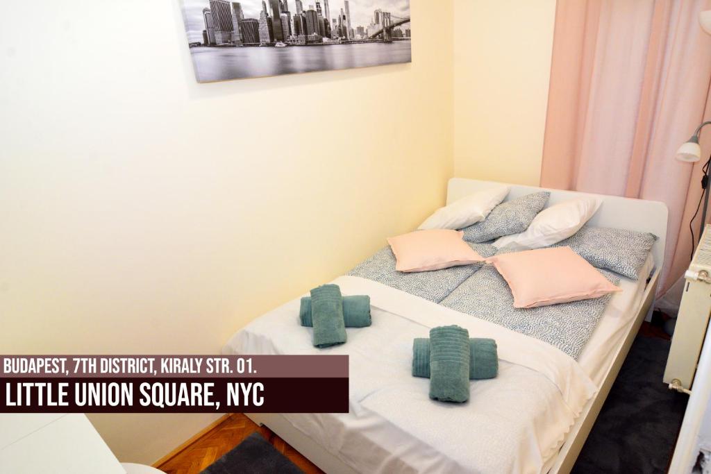 A bed or beds in a room at Little Americas Metropolitan Apartments