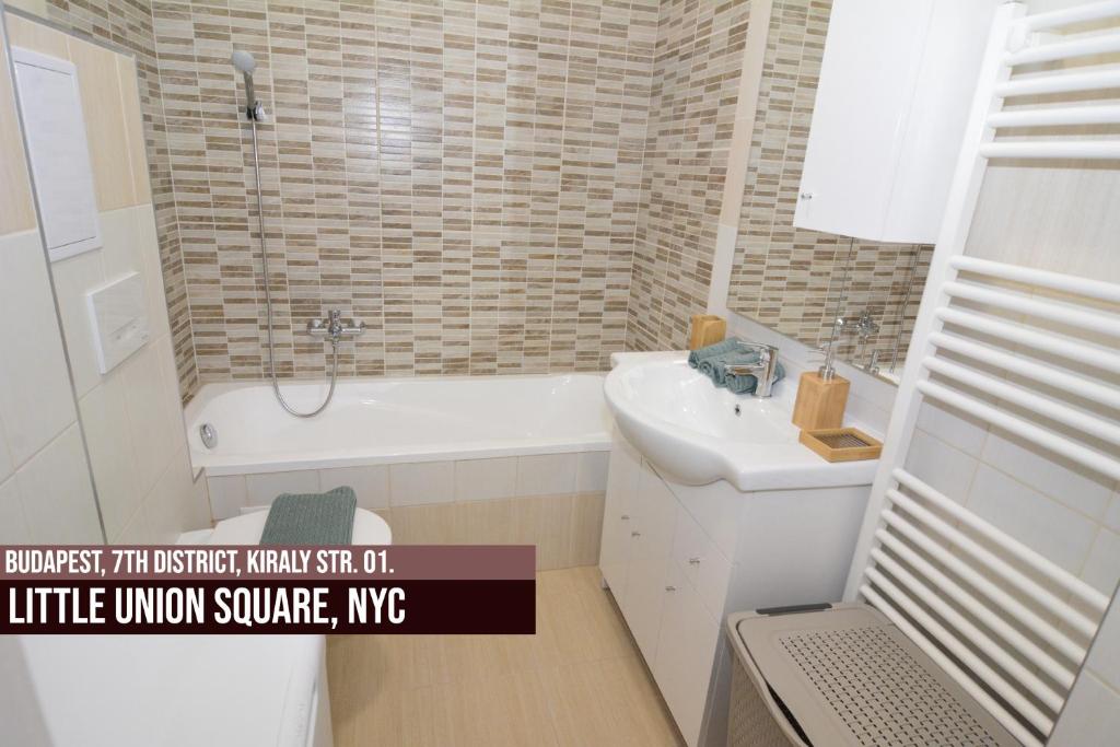 A bathroom at Little Americas Metropolitan Apartments