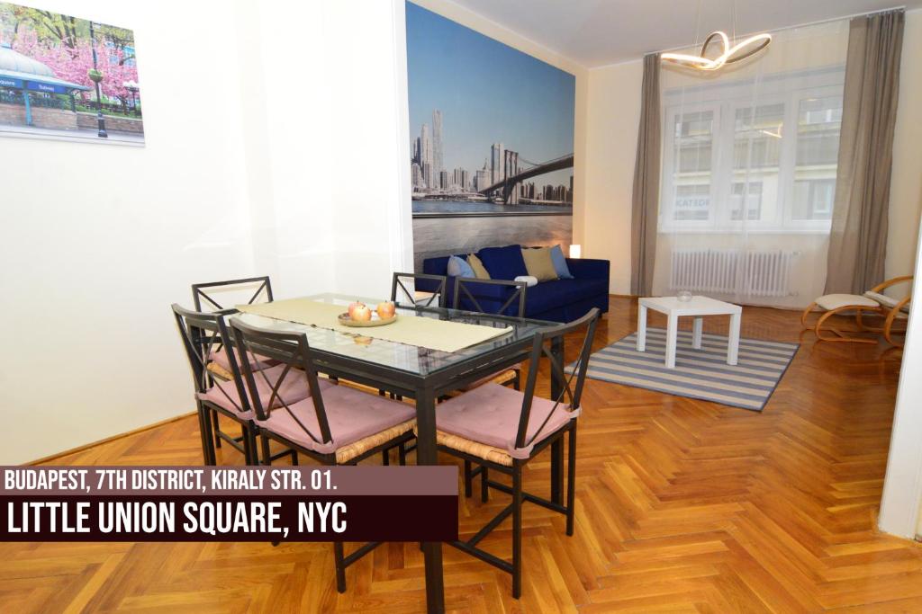 A seating area at Little Americas Metropolitan Apartments