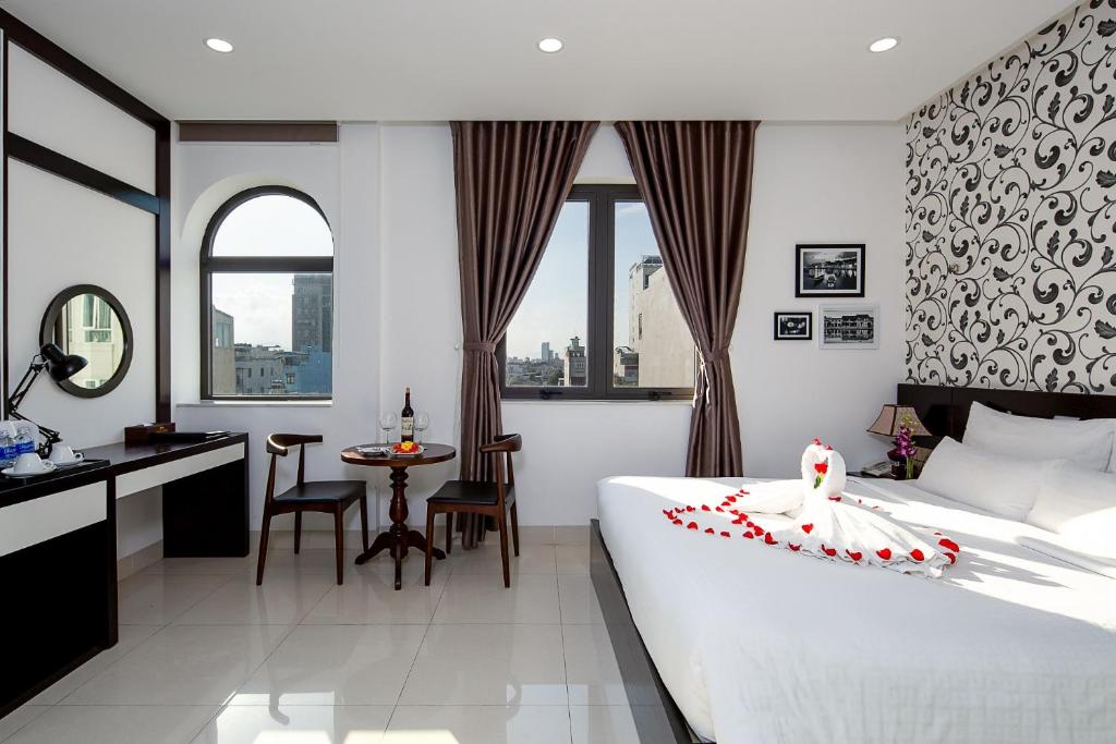 Postel nebo postele na pokoji v ubytování Dylan Hotel Danang