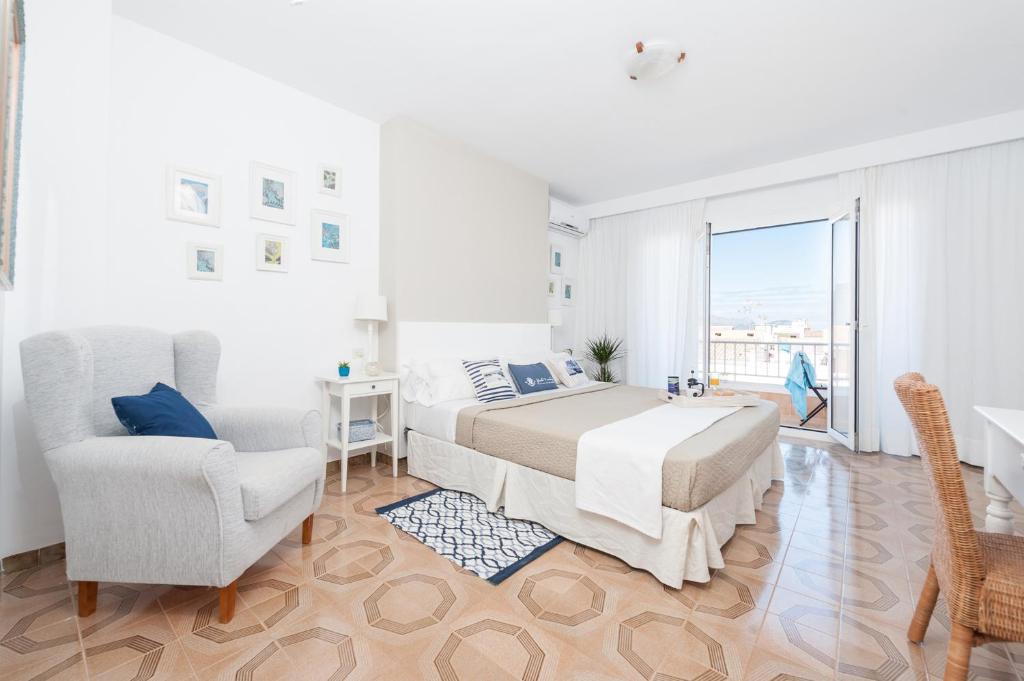 A seating area at Laia House / Laia's house