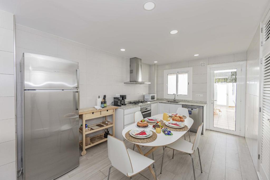 A kitchen or kitchenette at Laia House / Laia's house