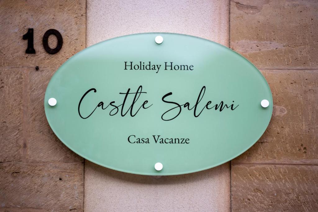 a sign on a wall with the words castle salon at Holiday Home Castle Salemi - Casa Vacanze in Salemi