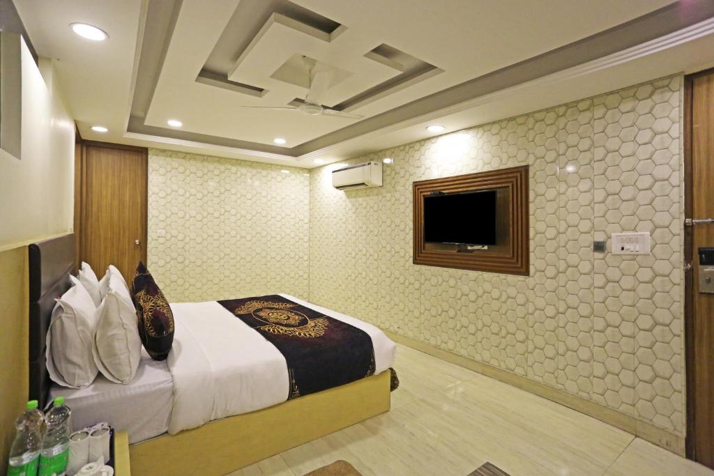 TV a/nebo společenská místnost v ubytování Hotel D'Capitol - Delhi Airport