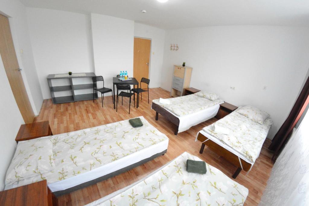 Posteľ alebo postele v izbe v ubytovaní Twój Hostel Bytom