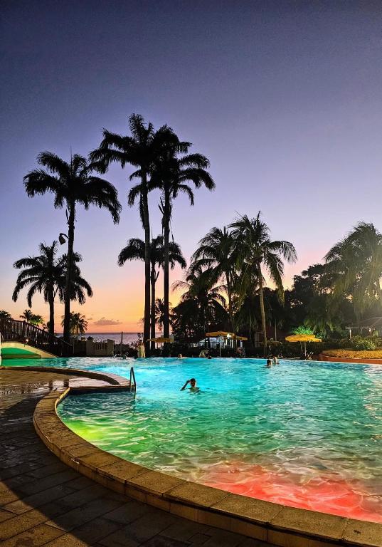 Bazén v ubytování Appartement Madinina 6 personnes vue sur mer dans village vacances nebo v jeho okolí