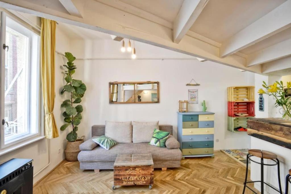 Charming Studio with Bistro Kitchen 1072 Budapest, 34 Nyár utca kép - 1