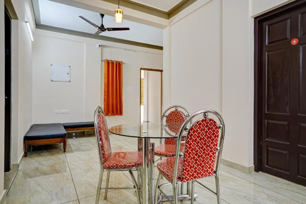Posezení v ubytování Hotel O Versatile Inn