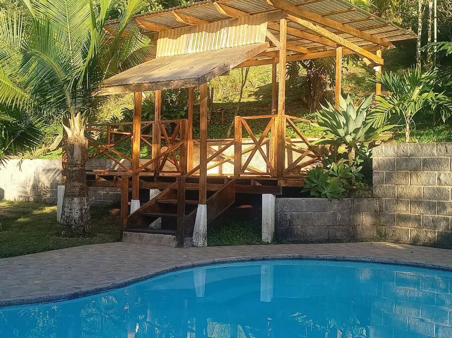 Hermosa Casa de campo y piscina tesisinde veya buraya yakın yüzme havuzu