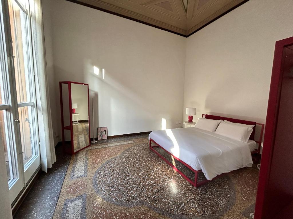 Postel nebo postele na pokoji v ubytování Frame Bologna