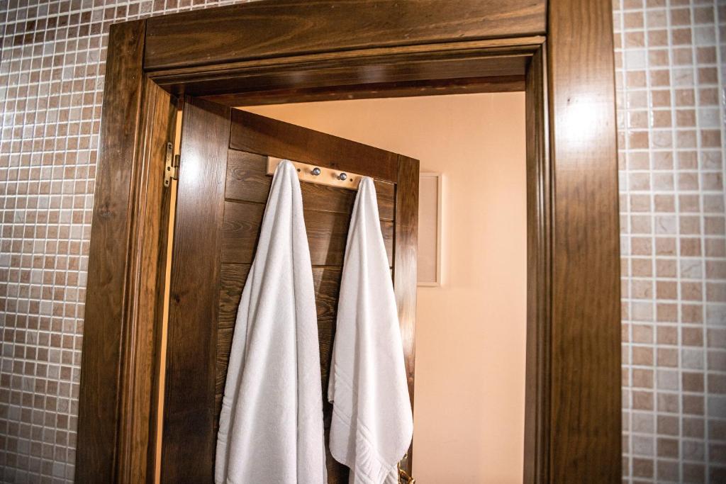 A bathroom at apartamentos rurales marrubiu-playa de Poo