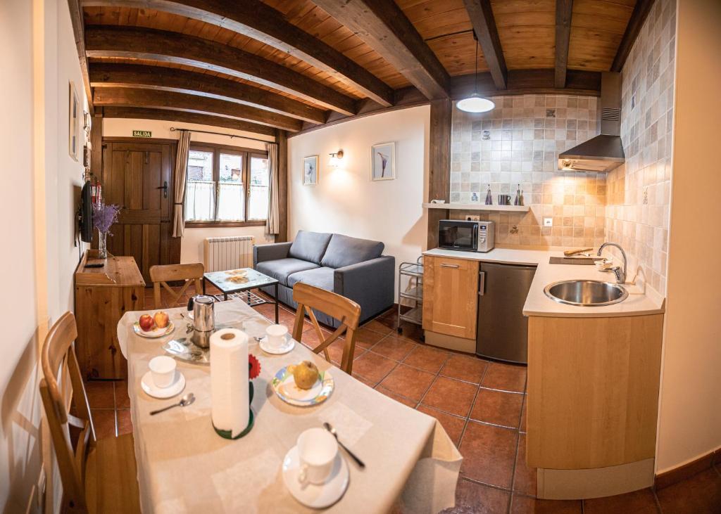 A kitchen or kitchenette at apartamentos rurales marrubiu-playa de Poo