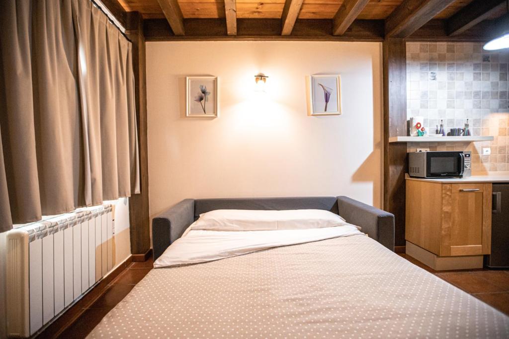 A bed or beds in a room at apartamentos rurales marrubiu-playa de Poo