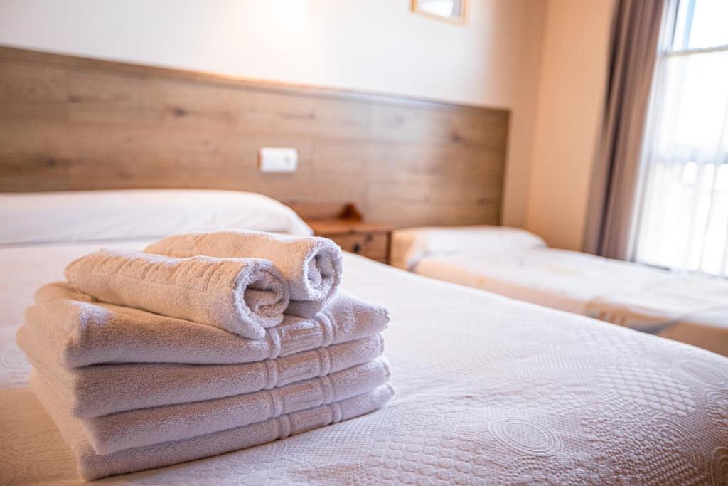 A bed or beds in a room at apartamentos rurales marrubiu-playa de Poo