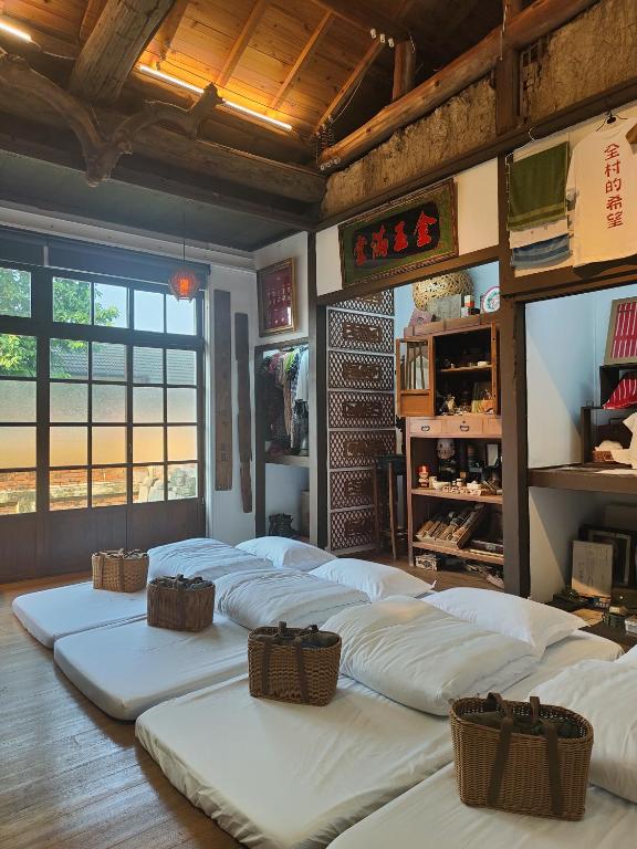Postel nebo postele na pokoji v ubytování Soho工房眷村生活體驗館