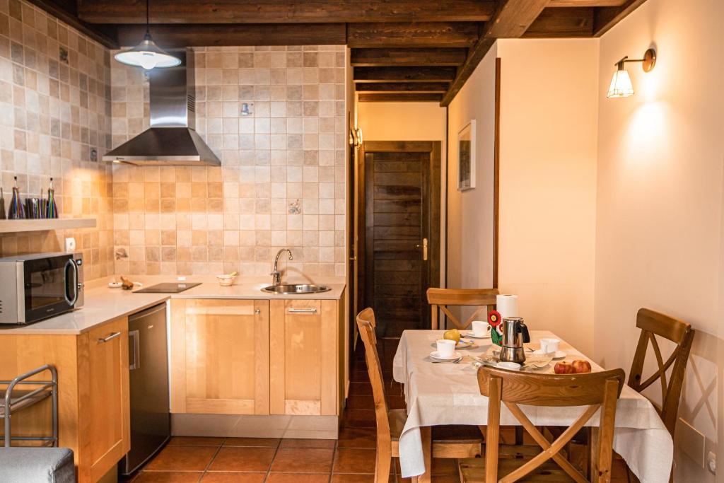 A kitchen or kitchenette at apartamentos rurales marrubiu-playa de Poo