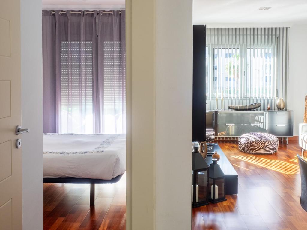 Posteľ alebo postele v izbe v ubytovaní Apartment Abora Garden with terrace, pool, extensive gardens and free parking