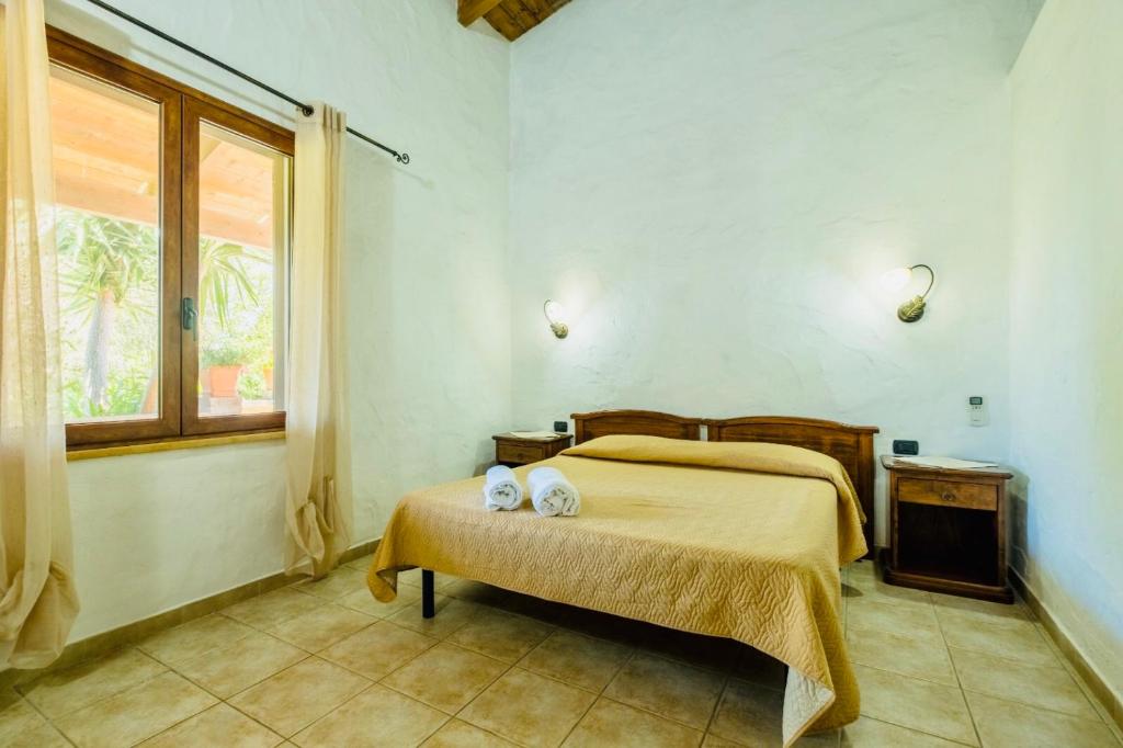 Agriturismo Il Paradiso a Iglesias - Oasi Rurale con Piscina