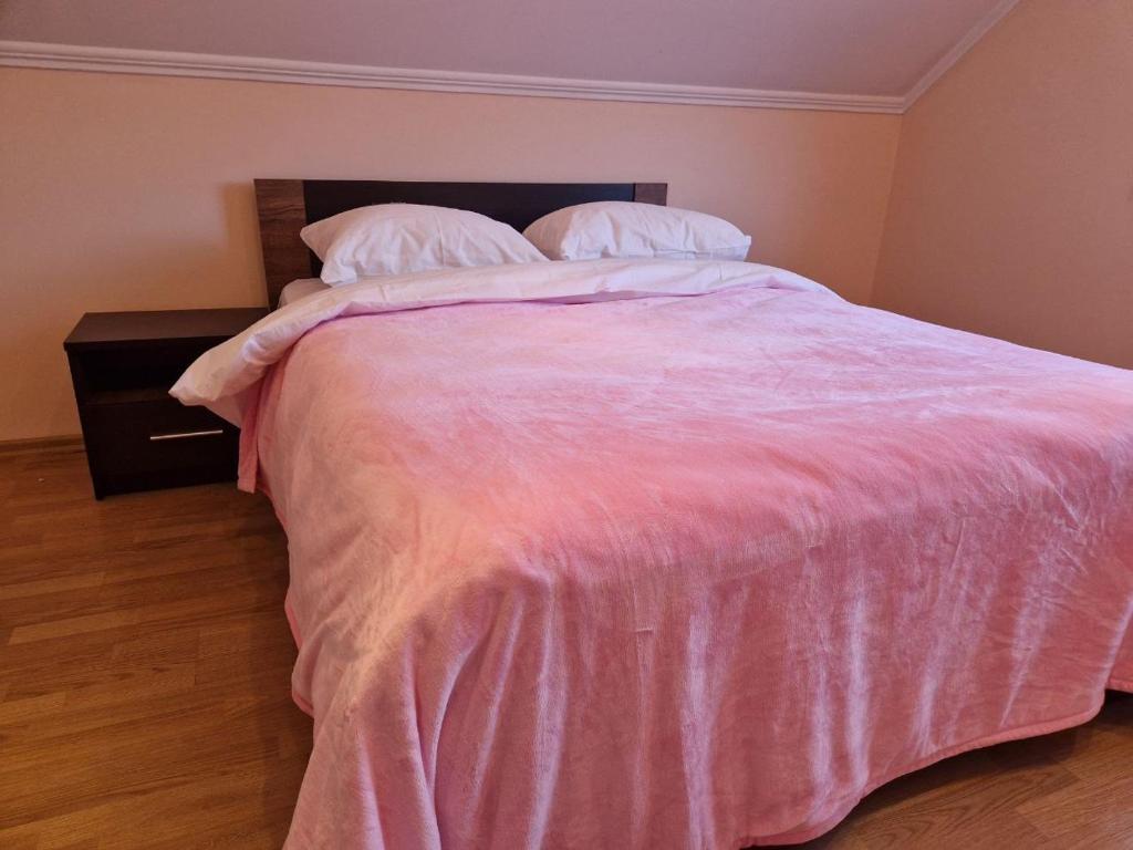 Postel nebo postele na pokoji v ubytování Odesa Hause