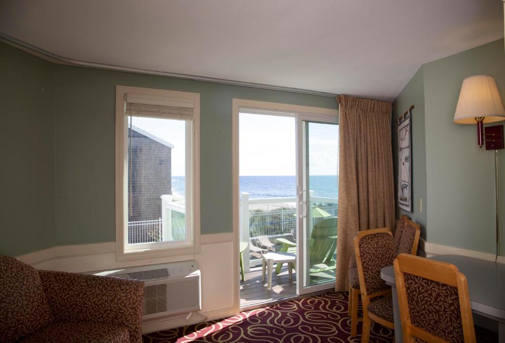 The Corsair & Cross Rip Oceanfront - Apartment - Split Level