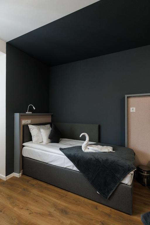 Postel nebo postele na pokoji v ubytování Safari Hotel