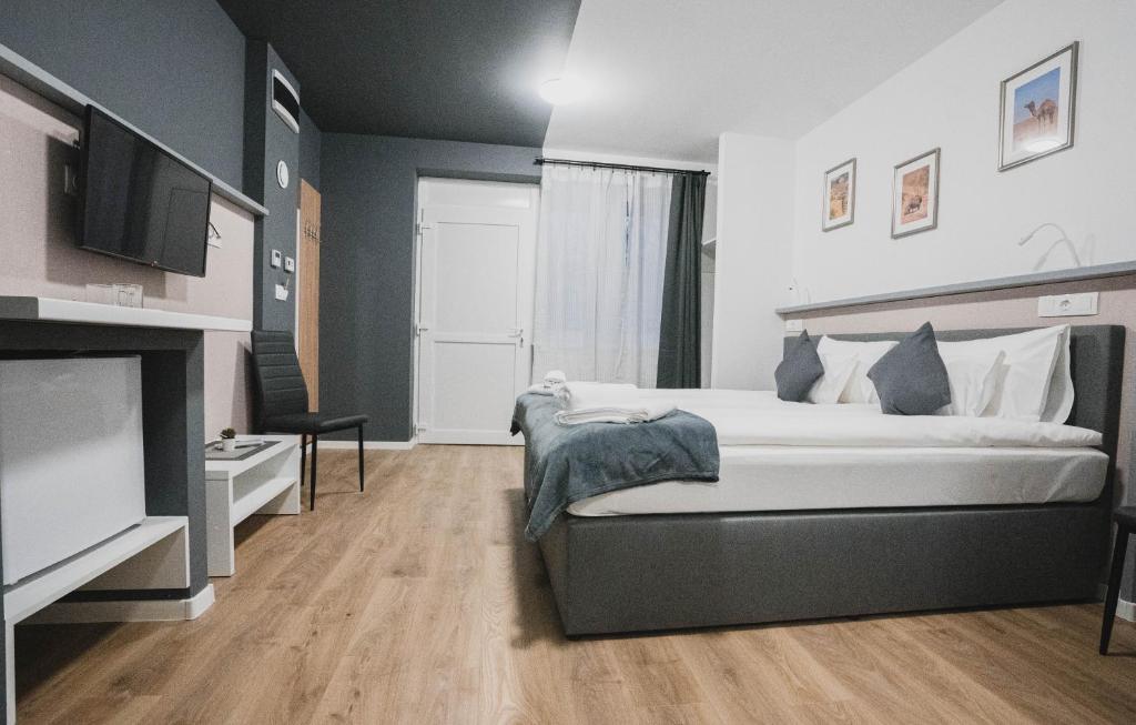 Postel nebo postele na pokoji v ubytování Safari Hotel