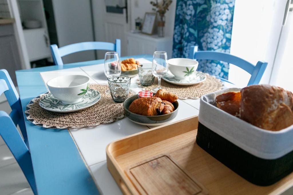 メシェ・シュル・ジロンドにあるJolie maisonnette vue merの食卓