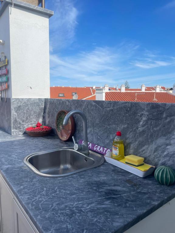 a kitchen counter top with a sink and a counter top at Sunset Beach House in Zambujeira do Mar