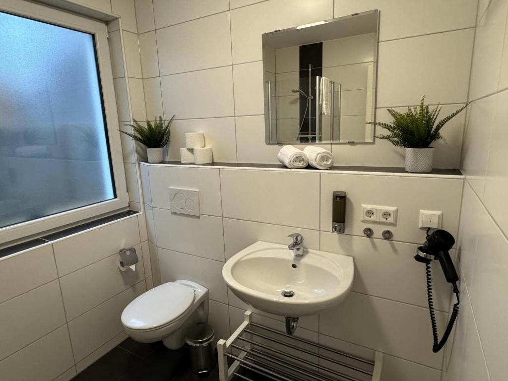 Kern Apartments - 11