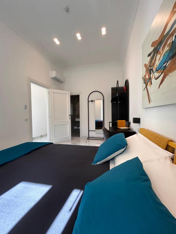 Postel nebo postele na pokoji v ubytování Napoli Oltre Rooms