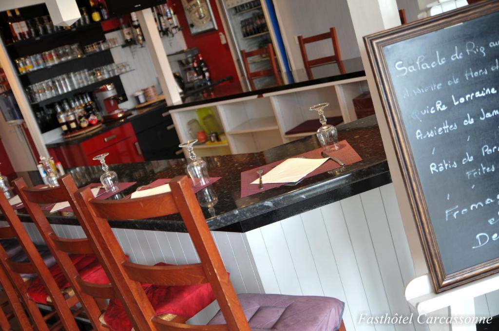 Lounge nebo bar v ubytování Fasthotel Carcassonne