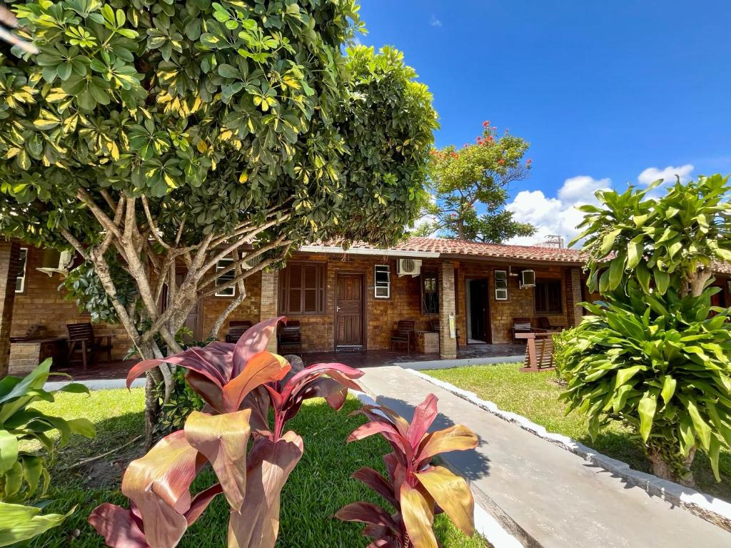 a house with trees and plants in the yard at Hotel Roma in São Sebastião