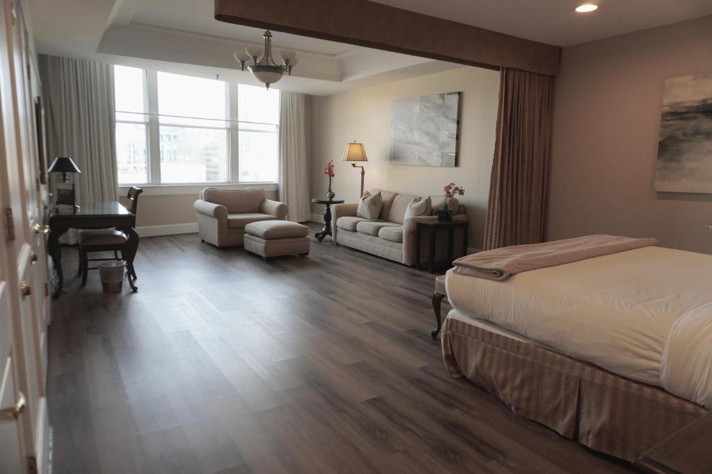 Haywood Park Hotel, an Ascend Collection Hotel - Superior King Suite With Sofa Bed - Non Smoking