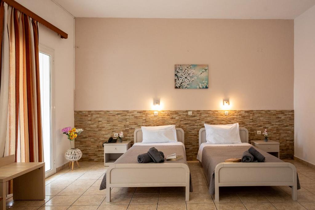 Postel nebo postele na pokoji v ubytování Paradiso Hotel Sea View and Pool Suites Ipsos Corfu