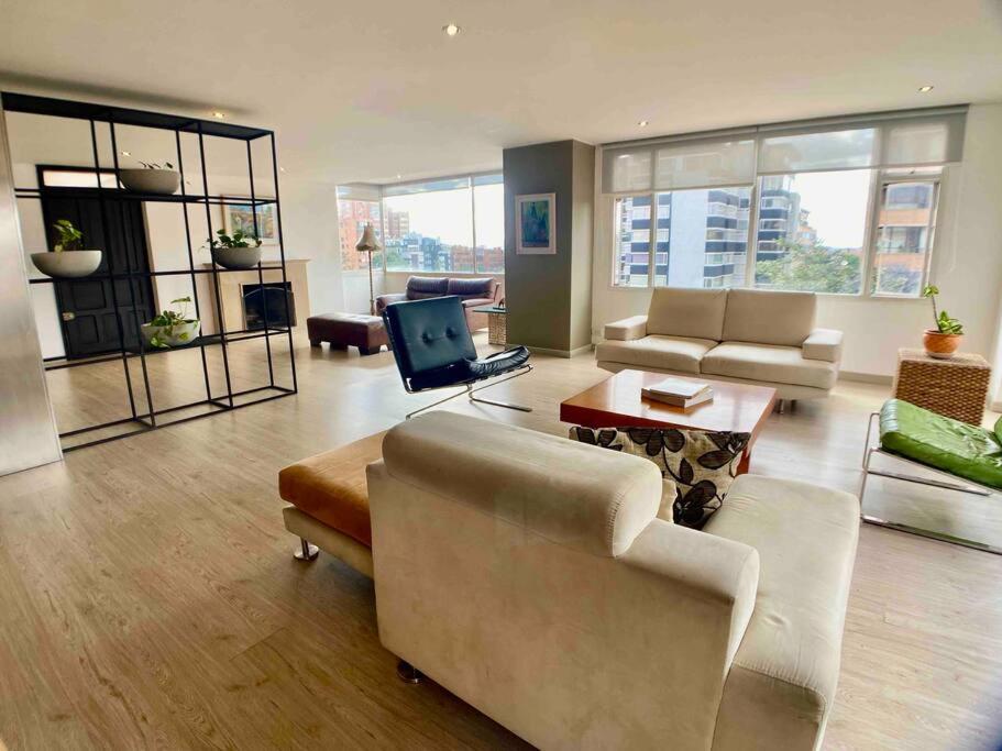 Luxurious apartment for a family or company, Bogotá Updated 2024 Prices