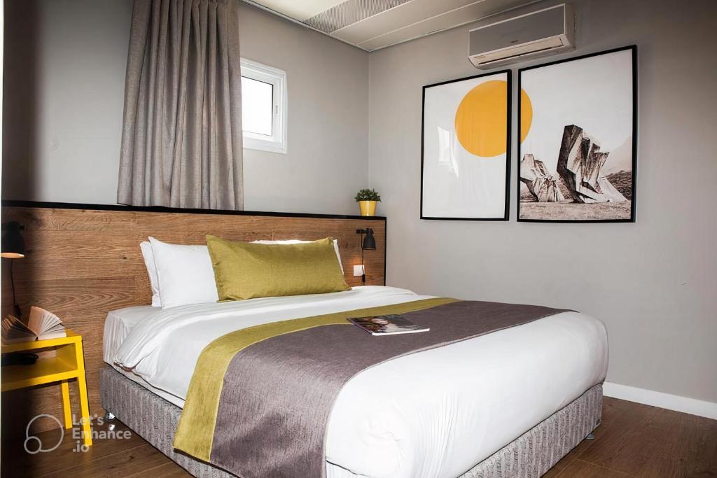 Postel nebo postele na pokoji v ubytování Dizengoff square boutique - aparthotel