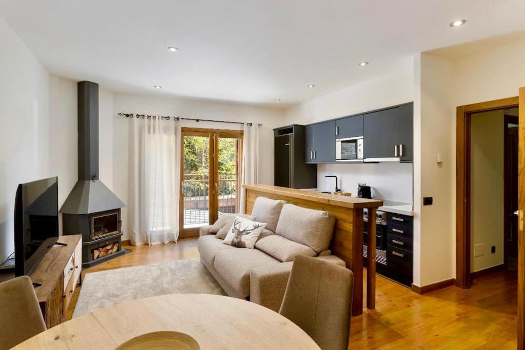 TV a/nebo společenská místnost v ubytování Avet, Acogedor alojamiento en Llívia