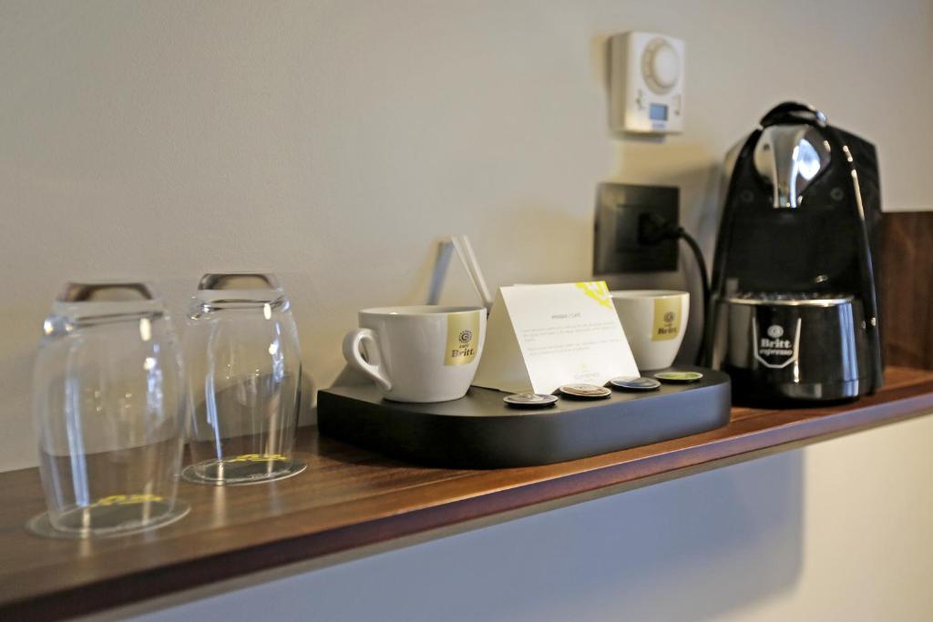 Příslušenství pro přípravu čaje a kávy v ubytování Hotel Cumbres Lastarria